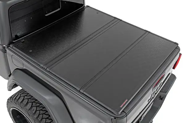 Hard Folding Bed Cover | 5' Bed | Jeep Gladiator JT 4WD (2020-2023) - Rough Country - 45810550A